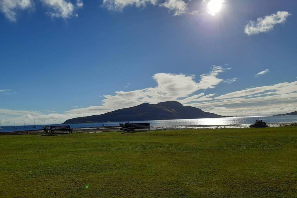 Cosy Cottage With Sea Views Close To Local Shops. Lamlash Exterior photo