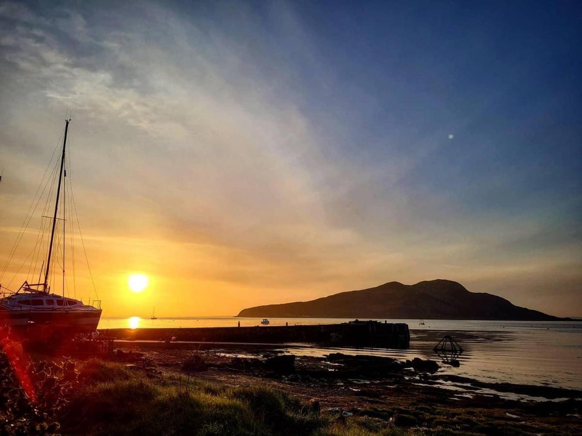 Cosy Cottage With Sea Views Close To Local Shops. Lamlash Exterior photo